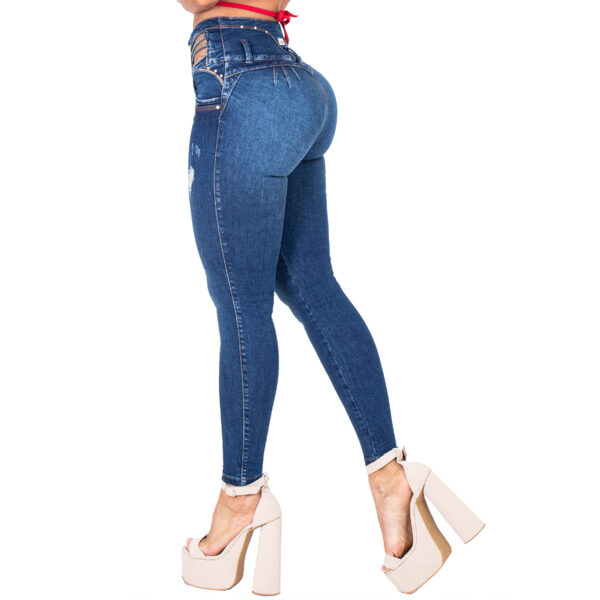Los jeans colombianos con correas es la prenda perfecta que te hará sentir segura y con un toque único. Tiene un diseño especial que realza tus curvas.